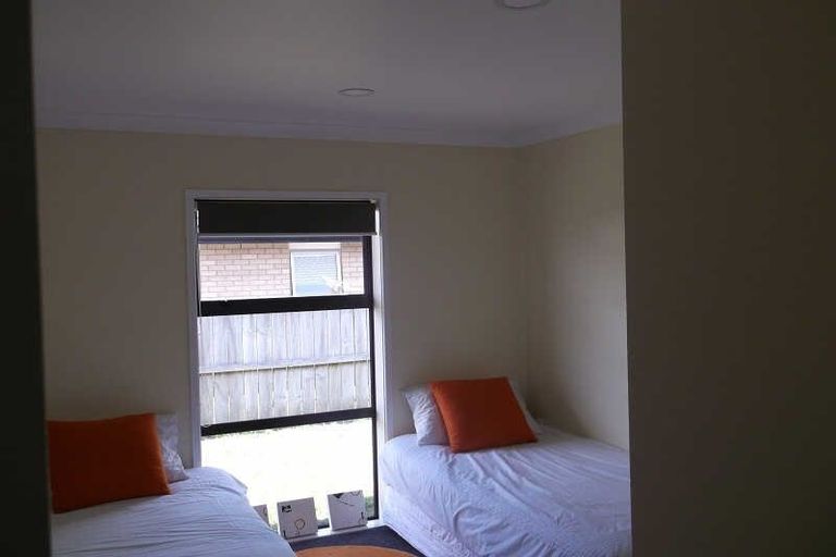 Photo of property in 1 Resolution Place, Marfell, New Plymouth, 4310