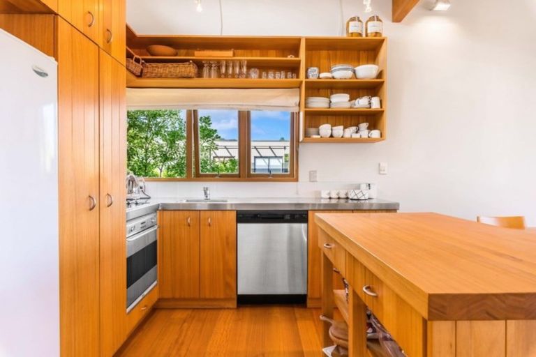 Photo of property in 127 Marine Parade North, Piha, New Lynn, 0772