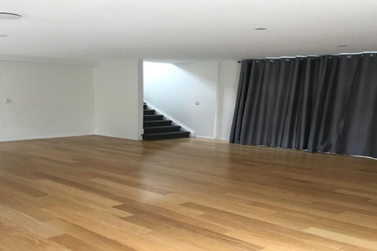 Photo of property in 98 Cardiff Road, Pakuranga, Auckland, 2010