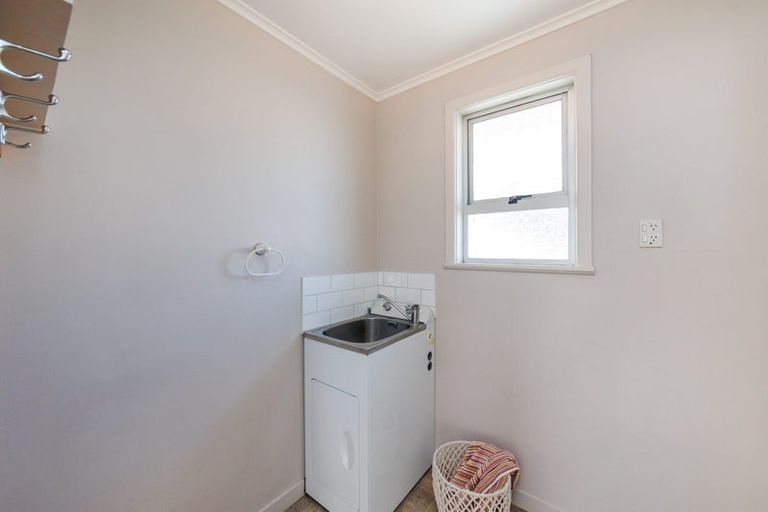 Photo of property in 19 Piper Place, Roslyn, Palmerston North, 4414