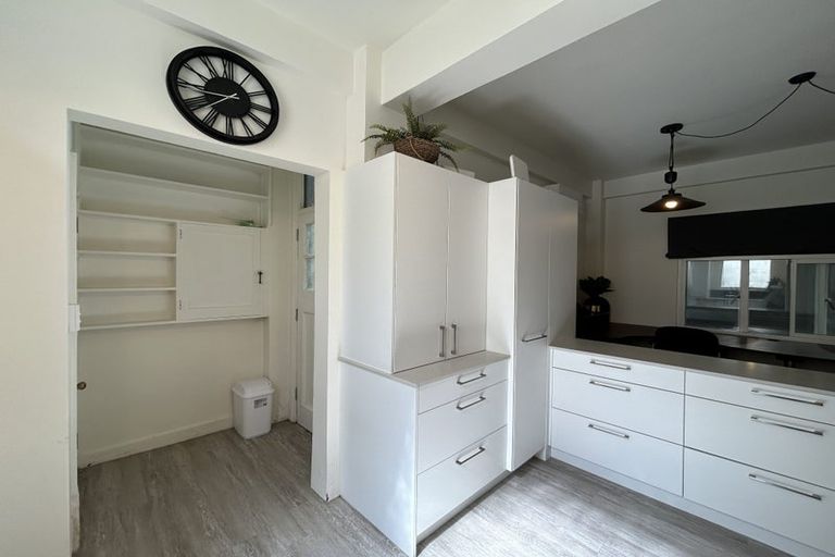 Photo of property in 1/154 Oriental Parade, Oriental Bay, Wellington, 6011