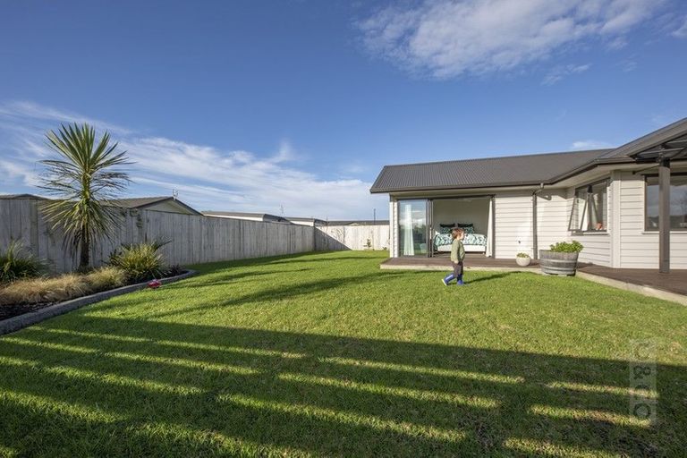 Photo of property in 4 Korako Drive, Kumeu, 0810
