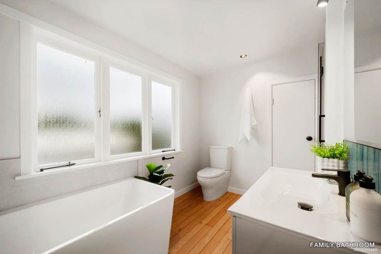 Photo of property in 1/934 East Coast Road, Northcross, Auckland, 0630