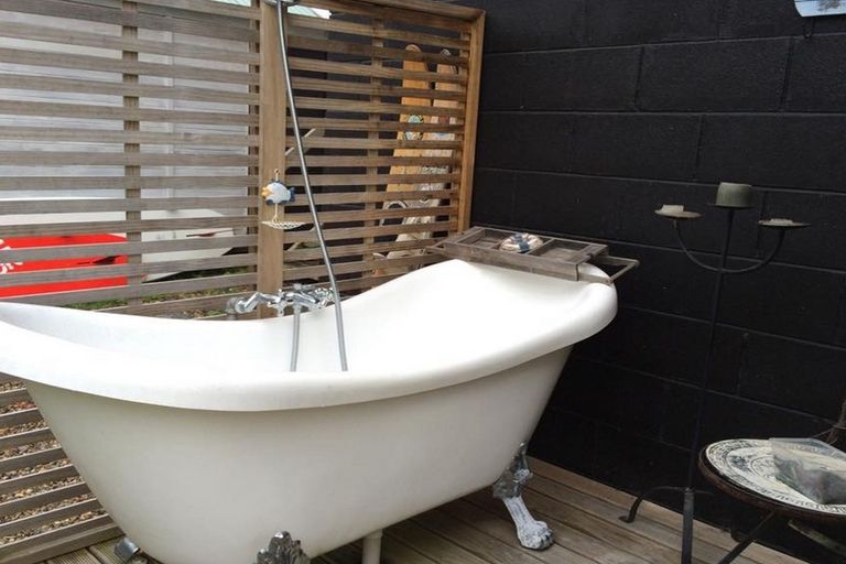 Photo of property in 9 Snowden Place, Raglan, 3225