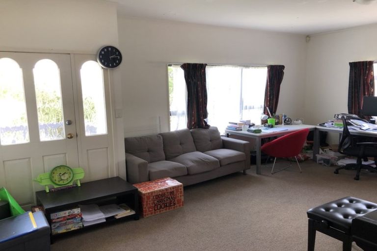 Photo of property in 16 Mallard Place, Unsworth Heights, Auckland, 0632