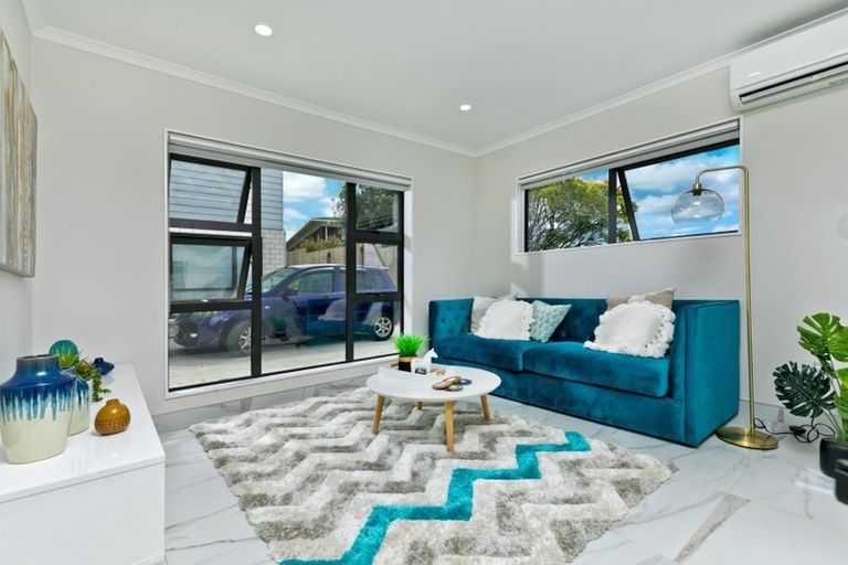 Photo of property in 4223d Great North Road, Glendene, Auckland, 0602