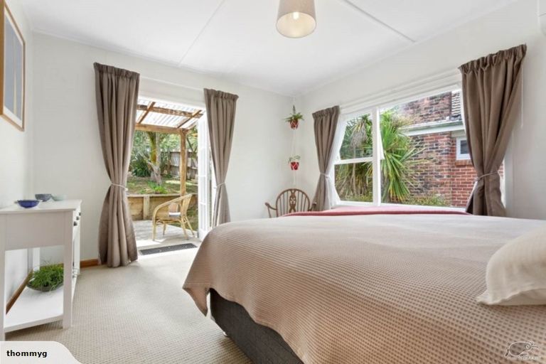 Photo of property in 79 Kaurilands Road, Titirangi, Auckland, 0604