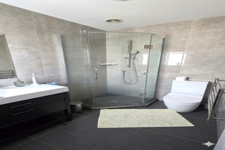 Photo of property in 20 Godley Road, Green Bay, Auckland, 0604