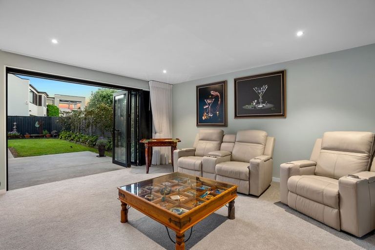Photo of property in 10 Vaughan Crescent, Murrays Bay, Auckland, 0630