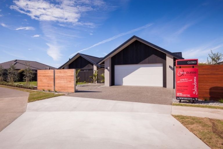 Photo of property in 15 Gleneagles Way, Waiwhakaiho, New Plymouth, 4312