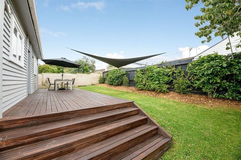 Photo of property in 18 Kamara Road, Glen Eden, Auckland, 0602