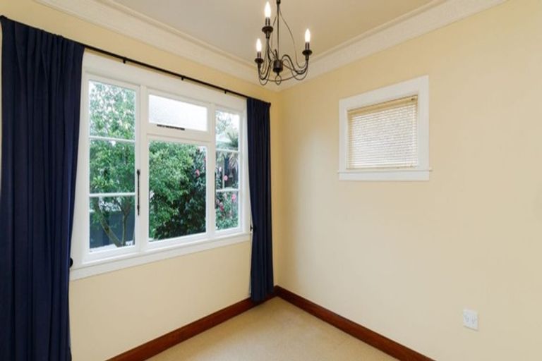 Photo of property in 21 Phoenix Avenue, Hokowhitu, Palmerston North, 4410