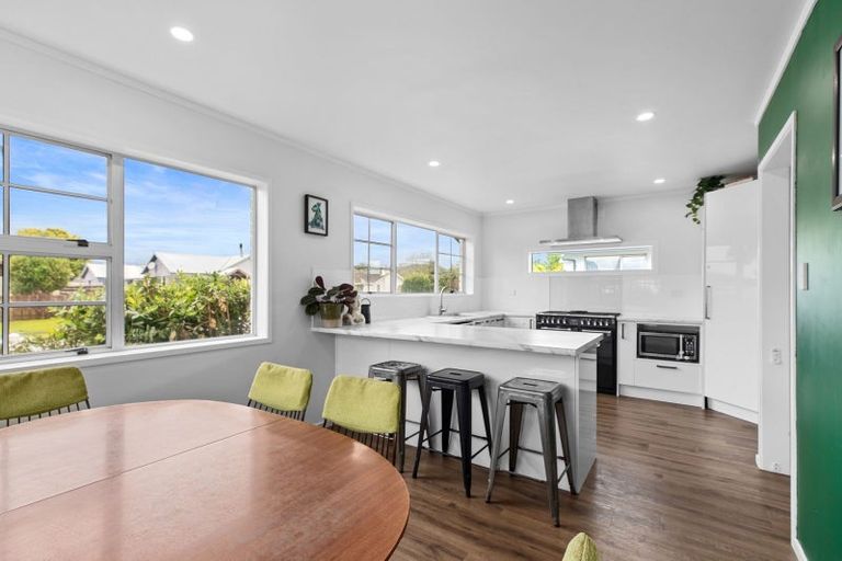 Photo of property in 19 Endeavour Avenue, Welcome Bay, Tauranga, 3112