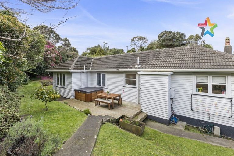 Photo of property in 99 Normandale Road, Normandale, Lower Hutt, 5010