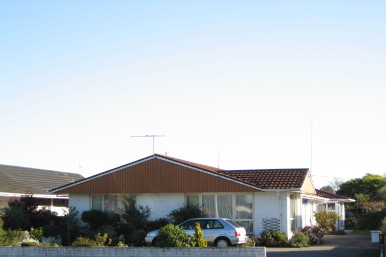 Photo of property in 1/203 Main North Road, Redwood, Christchurch, 8051