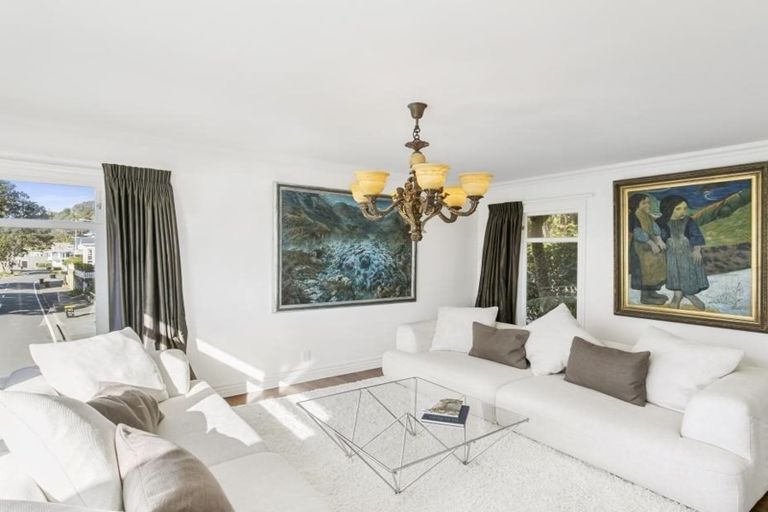 Photo of property in 379 Karaka Bay Road, Karaka Bays, Wellington, 6022