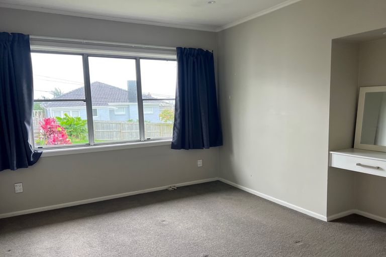 Photo of property in 582 Massey Road, Mangere, Auckland, 2022