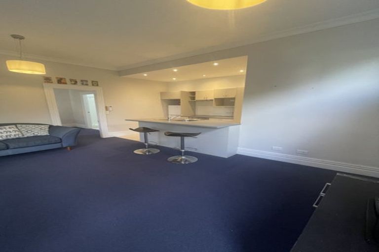 Photo of property in 152 Kelburn Parade, Kelburn, Wellington, 6012