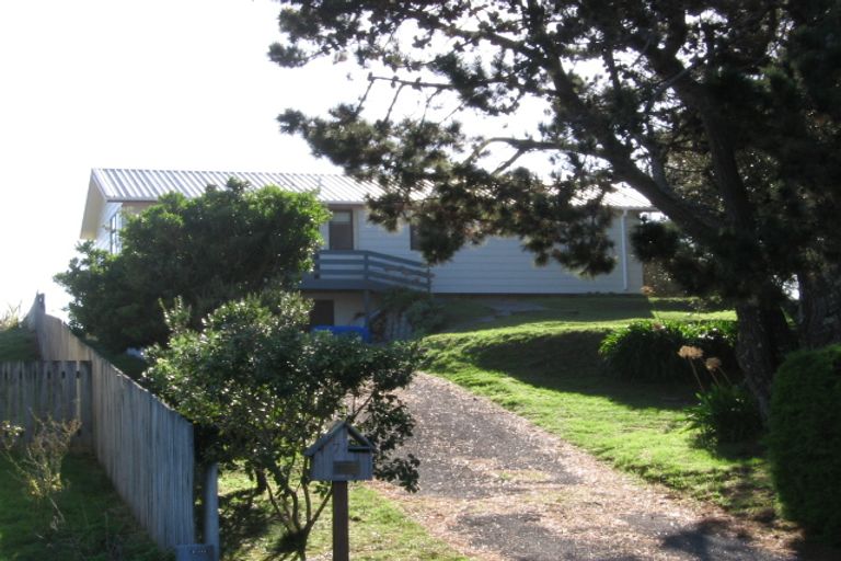Photo of property in 7 Freyberg Crescent, Waikanae Beach, Waikanae, 5036