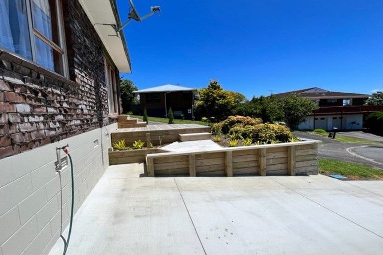 Photo of property in 9 Tromie Place, Highland Park, Auckland, 2010