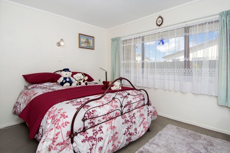 Photo of property in 17a Pemberton Crescent, Greerton, Tauranga, 3112