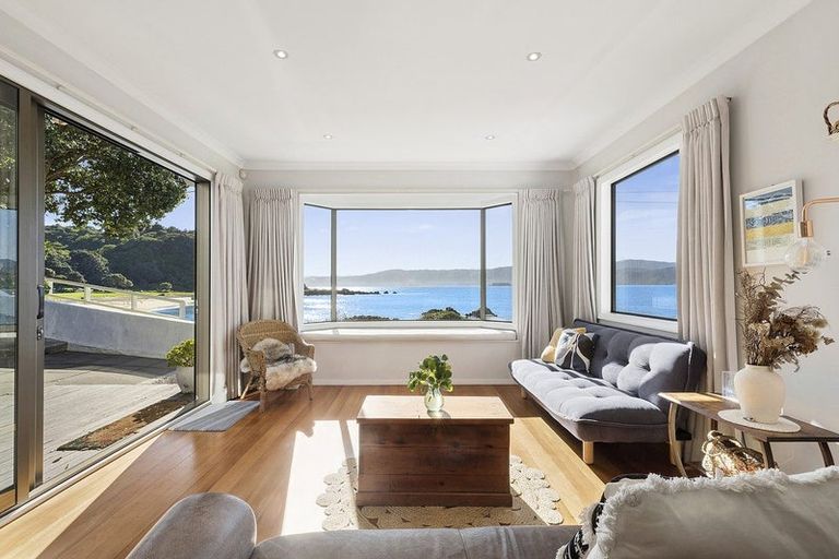 Photo of property in 493 Karaka Bay Road, Karaka Bays, Wellington, 6022