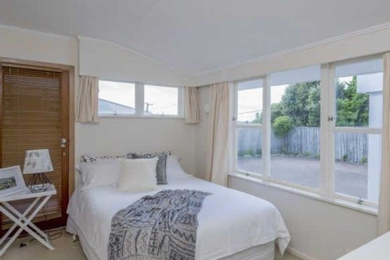 Photo of property in 130 Seaview Road, Paraparaumu Beach, Paraparaumu, 5032