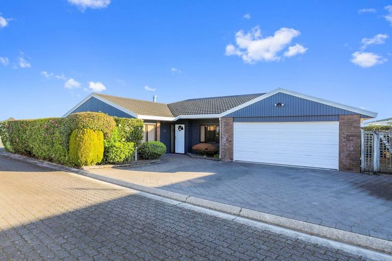 Photo of property in 2/77 Harvey Street, Waipahihi, Taupo, 3330