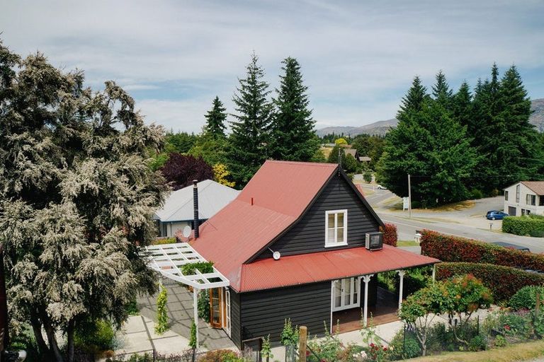 Photo of property in 52 Hedditch Street, Wanaka, 9305