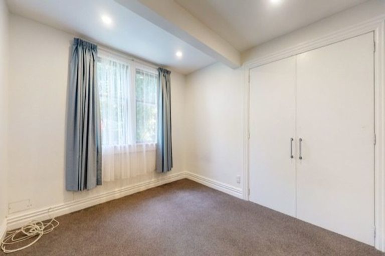 Photo of property in 56 Kelburn Parade, Kelburn, Wellington, 6012