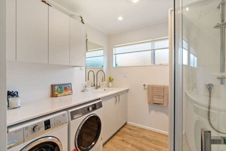 Photo of property in 2 Mckeefry Grove, Tawa, Wellington, 5028