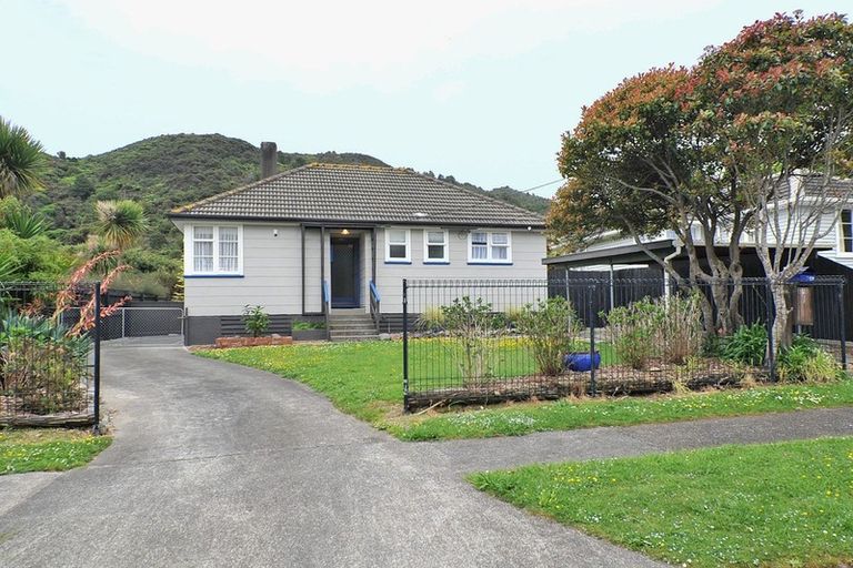 Photo of property in 1 Prebble Grove, Naenae, Lower Hutt, 5011
