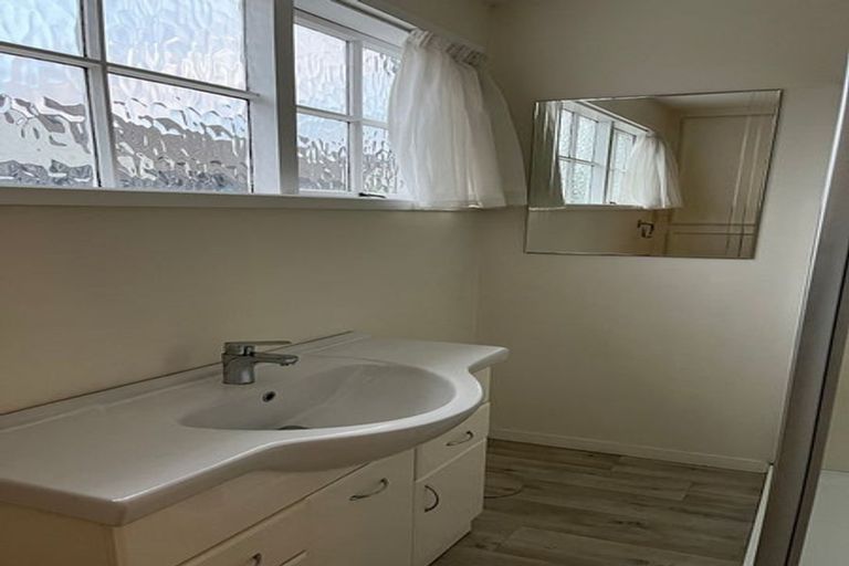 Photo of property in 1/73a Garreg Road, Bryndwr, Christchurch, 8052