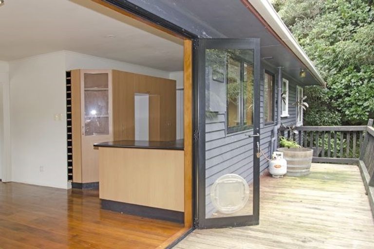 Photo of property in 43 Waima Crescent, Titirangi, Auckland, 0604