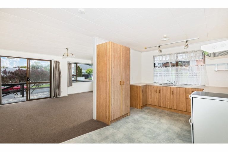 Photo of property in 1/1 Meadowvale Avenue, Forrest Hill, Auckland, 0620