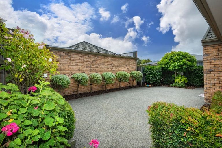 Photo of property in 2/252 Mairehau Road, Burwood, Christchurch, 8083