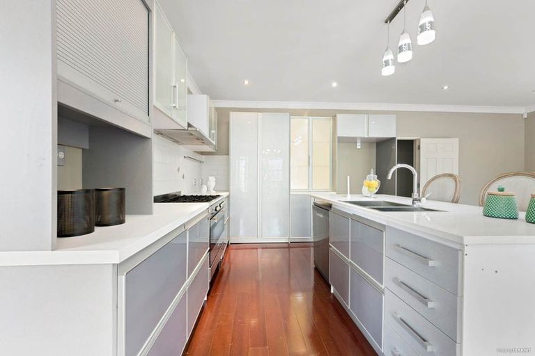 Photo of property in 8 Elkstone Place, Henderson, Auckland, 0612