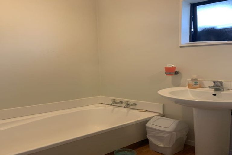 Photo of property in 4/7 Vera Road, Te Atatu South, Auckland, 0610