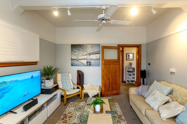 Photo of property in Devonport Apartments, 5/127 Saint Aubyn Street, New Plymouth, 4310