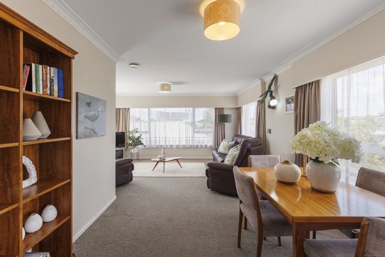 Photo of property in 3/10 Shakespeare Road, Milford, Auckland, 0620