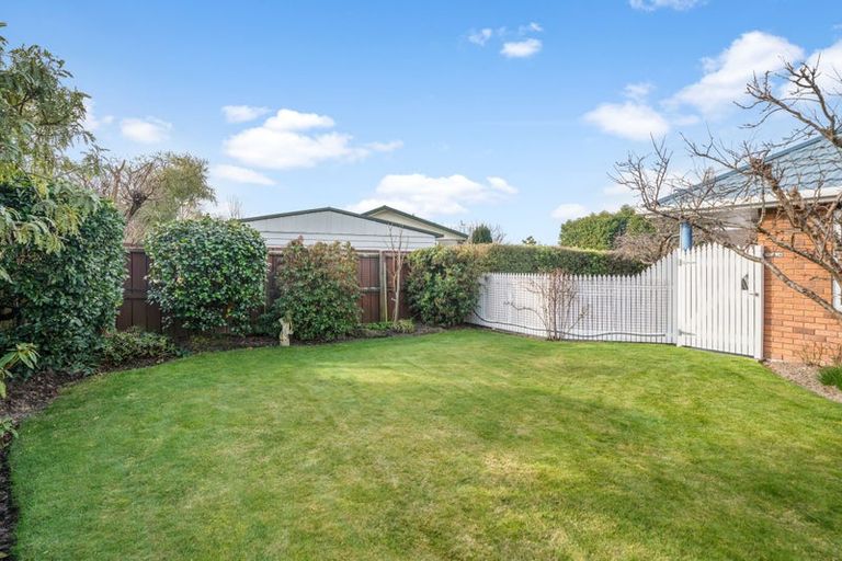 Photo of property in 18 Claverley Gardens, Avonhead, Christchurch, 8042