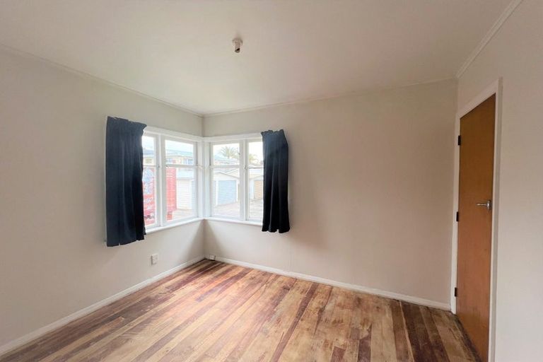 Photo of property in 84 Roberts Road, Te Atatu South, Auckland, 0610