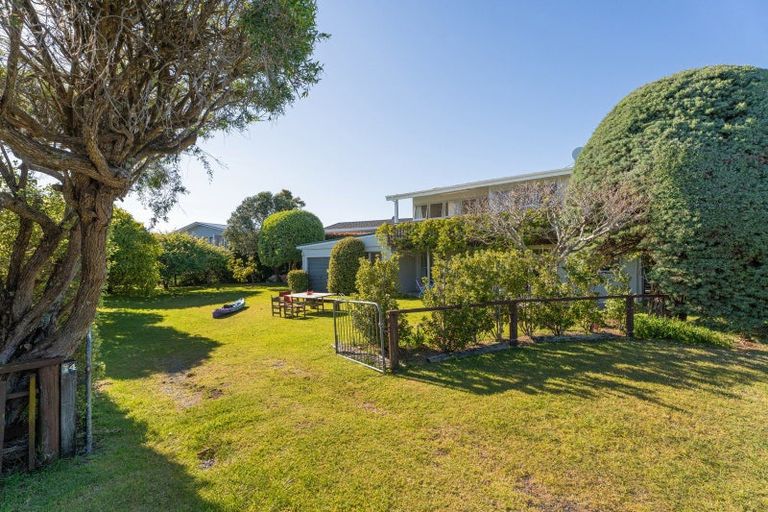 Photo of property in 14 Endeavour Place, Cooks Beach, Whitianga, 3591