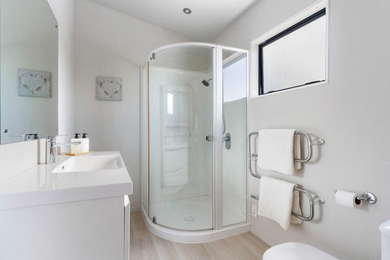 Photo of property in 210 Linton Crescent, Whangamata, 3620