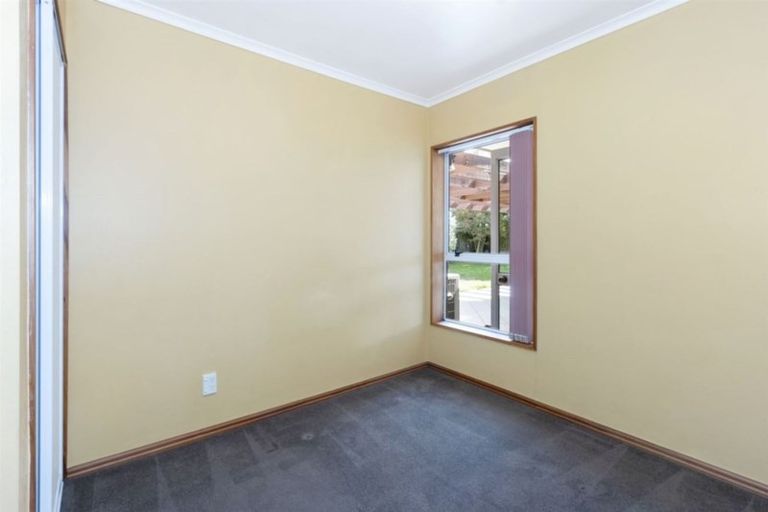 Photo of property in 33 Kirsten Place, Parklands, Christchurch, 8083
