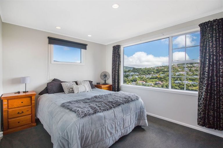 Photo of property in 45 Turville Crescent, Newlands, Wellington, 6037