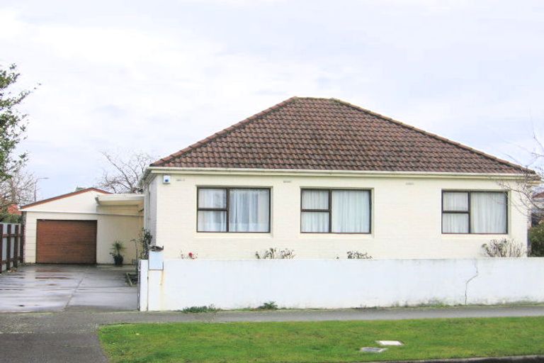 Photo of property in 70 Brightwater Terrace, Terrace End, Palmerston North, 4410