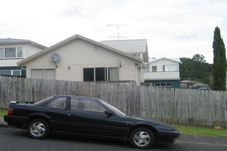 Photo of property in 1/52 Peach Road, Glenfield, Auckland, 0629