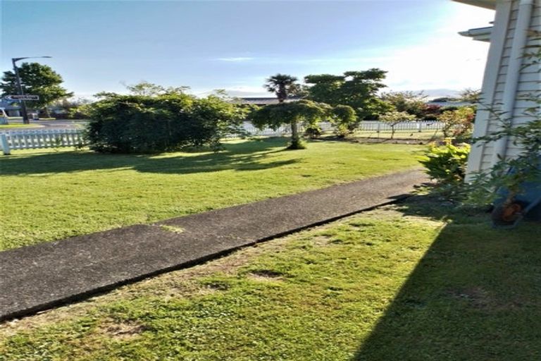 Photo of property in 11 Darlington Street, Ngatea, 3503