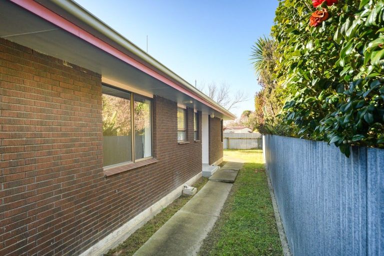 Photo of property in 18 Westmere Place, Takaro, Palmerston North, 4412